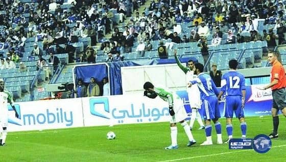 الهلال يطلب حكاماً أجانب في نهائي ولي العهد