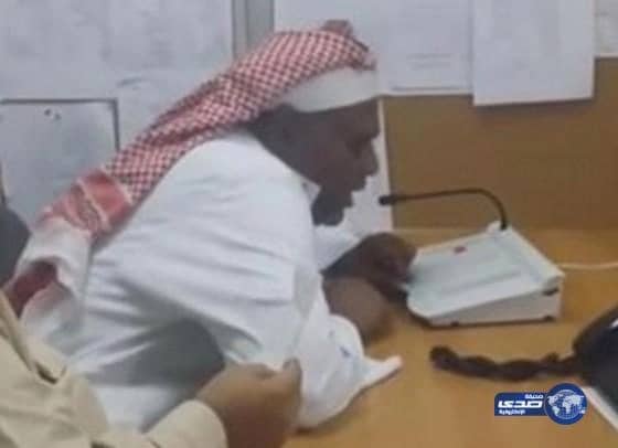 بالفيديو.. موظف "سنترال" في مستشفى يعلن انتهاء خدمته بخطبة عبر "المايكروفون"