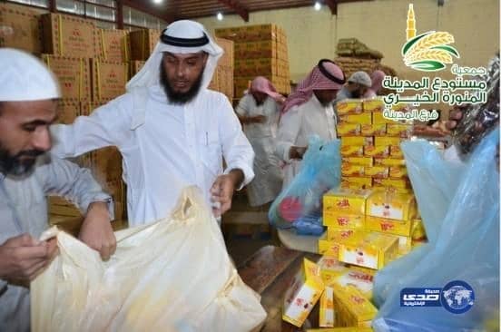 متطوعون المدينة يبادرون بتجهيز السلال الغذائية للاسر المكفولة