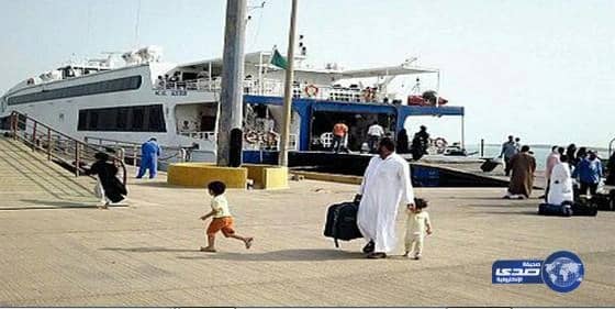 تعطُّل أبواب عبارة فرسان والمسؤولون يضطرون لفتحها يدوياً