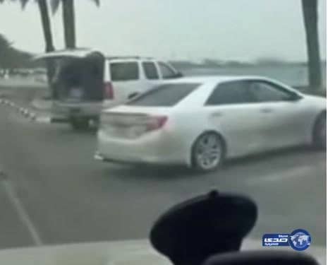 بالفيديو: قطري يسخر من سعوديين نائمين في حدائق كورنيش الدوحة