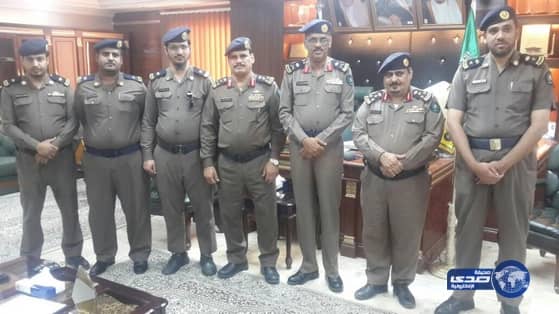 مدير مدني المدينة يقلد عدد من الضباط رتبهم الجديدة