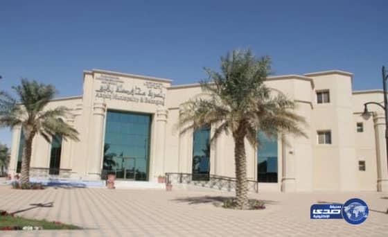 بلاغ مواطن وتجاوب بلدية بقيق يوقعان بعمالة مخالفة تعد أطعمة غير صحية