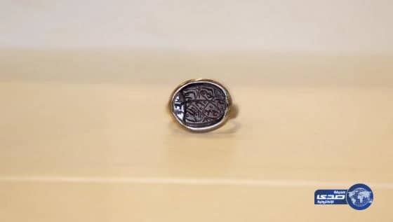 "خاتم الملك عبدالعزيز" وسيف "رقبان" يوثقان حياة المؤْسس