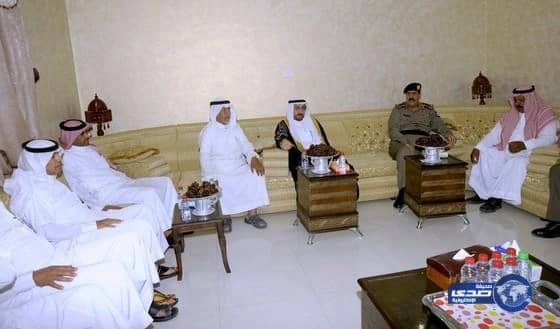 محافظ القريات يقدم التعازي لاسرة العقيد على طنيان الشراري