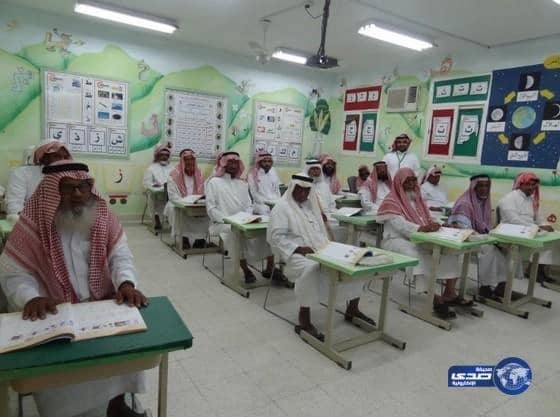 كبار السن على مقاعد الدراسة في حملة التوعية و محو الأمية بالليث