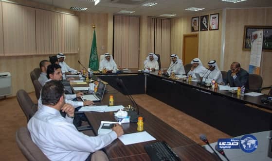 امين منطقة نجران راس اجتماع لتقنية المعلومات الخاص بتطوير نظام الرخص