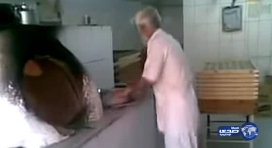 بلديه الخفجي تغلق مخبز بسبب مقطع فيديو