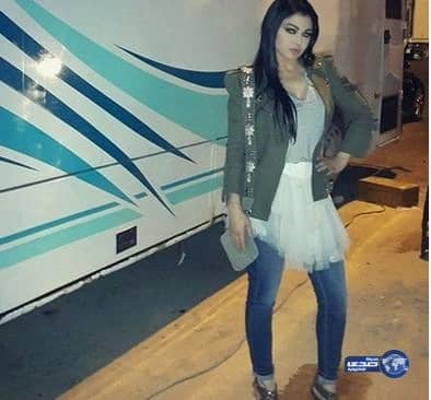 هيفاء وهبي تثير الانتقادات بتنورة بيضاء ارتدتها فوق بنطلون الجينز