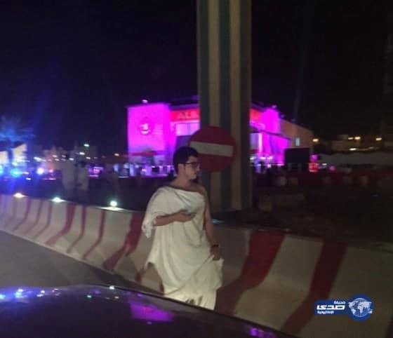 بالفيديو:شرطة القصيم تلقي القبض على مجموعه من الشباب لبسوا الاحرامات وحضروا افتتاح مطعم البيك