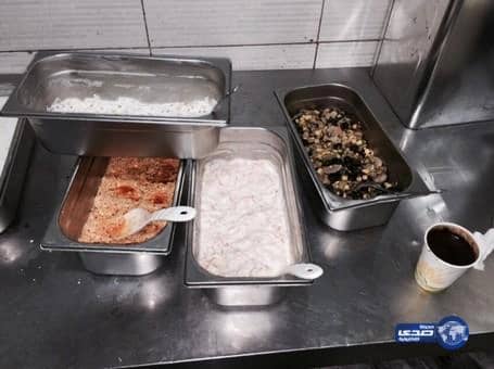 مصادرة 500 كيلو لحوم فاسدة بمكه (صور)