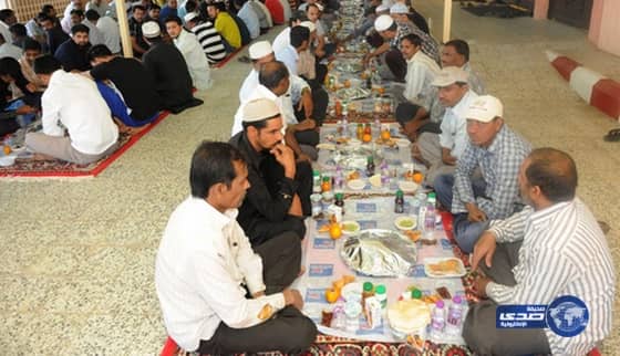 الندوة العالمية للشباب الإسلامي بخميس مشيط تقدم أكثر من 800 وجبة " إفطار صائم " يومياً