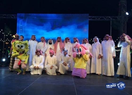 خيرية ذوي الإعاقة بالرس تعايد أبناءها بجوالات ومبالغ نقدية