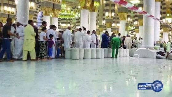 "شؤون الحرمين" تشكل لجنة للتحقيق مع عامل دنَّس حرمة المسجد النبوي بنعليه