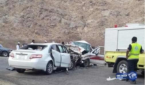 مصرع وإصابة 4 جراء حادث مروِّع بأضم