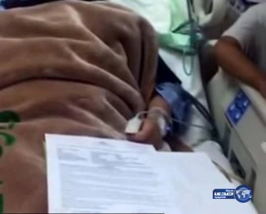 بالفيديو .. مواطن يُهدّد بالانتحار إن لم تُنقل زوجته بالإخلاء الطبي