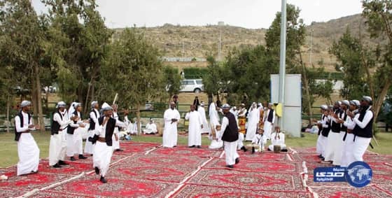 الفرق الشعبية تتألق في صيف الباحة بعروضها المنوعة