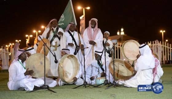 فرقة " رنية " تقدّم فنونها الشعبية بسوق عكاظ