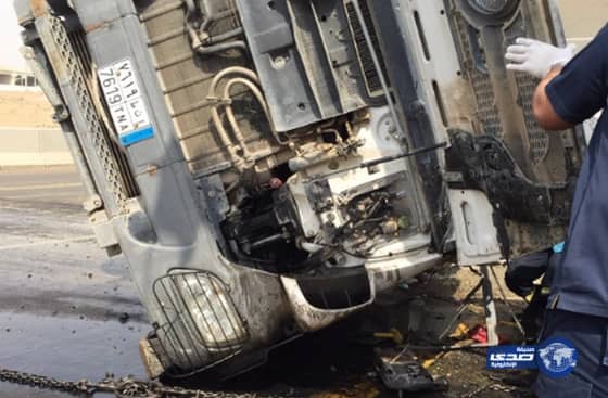 سائق شاحنة ينجوا بإعجوبة بالمدينة المنورة