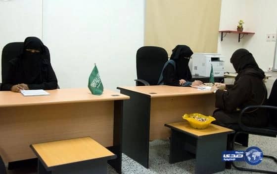 كبيرات السن يخضن تجربة الانتخابات البلدية في جدة