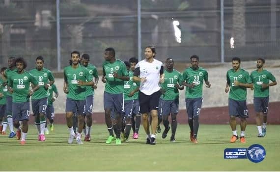 الاخضر السعودي يركز على لعب الكرة السريعة امام الامارات