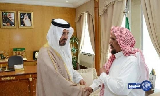 أمير منطقة حائل يستقبل والد قاتل ابن عمه بمحافظة الشملي