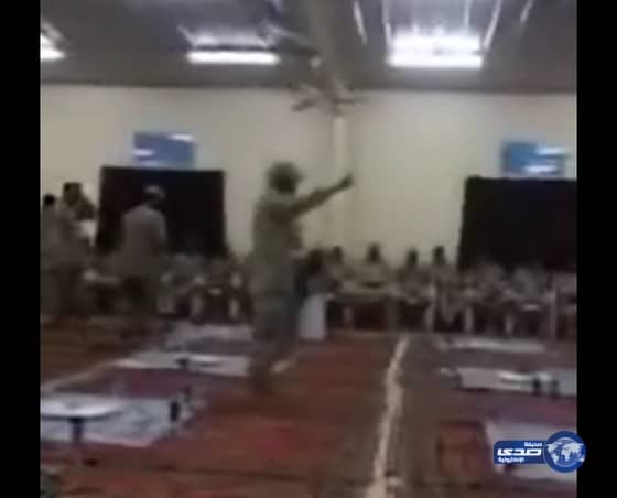 بالفيديو جندي كويتي لقائده بالتحالف: "ما نبي غدا.. ودُّونا للجبهة"