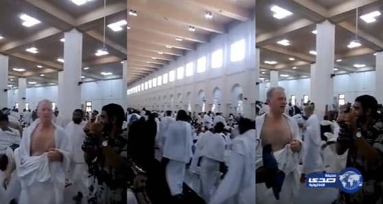 بالفيديو : حاج يتوقف أمام رجل أمن بمسجد نمرة ليرش عليه الماء