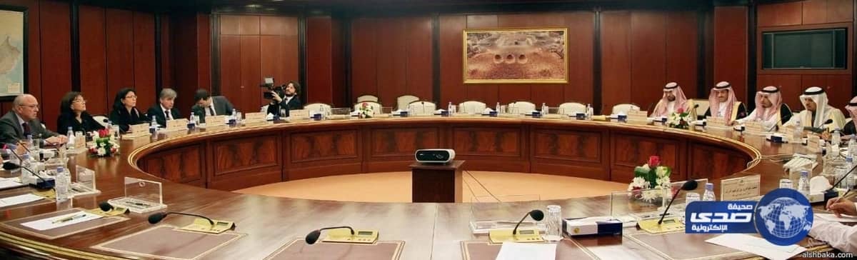 شاهد .. عسكري "شمري" يوجه الحجاج إلى الجمرات بطريقة عفوية !