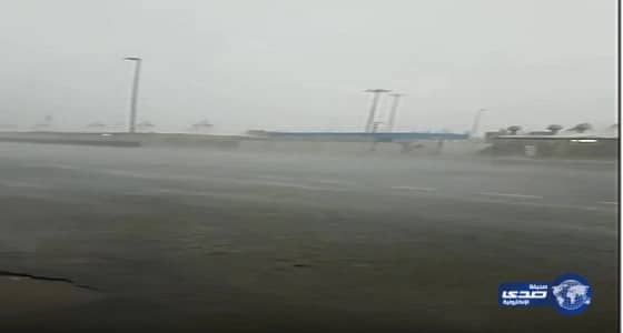 بالفيديو: بعد نهاية الحج ..أمطار غزيرة تتساقط على " منى"