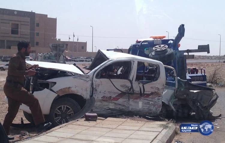 حادث على طريق «المدينة – حائل» يحوِّل «هايلوكس» لكومة خردة