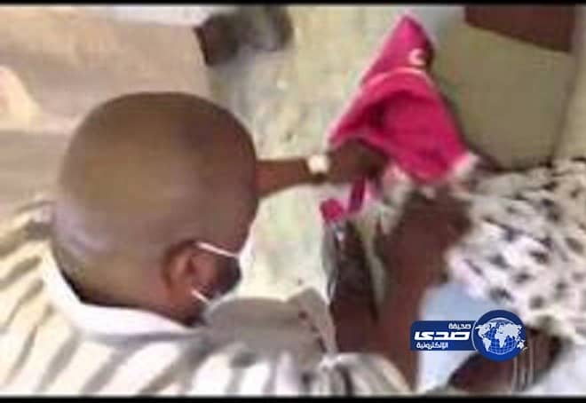 بالفيديو "متسولون" يفتعلون حركات لاستعطاف المارة في موسم الحج