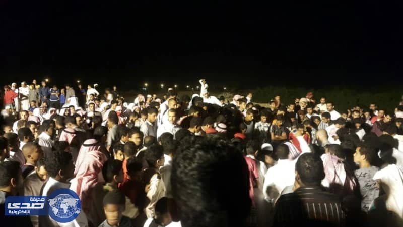 بالصور..أهالي بيش يؤدون صلاة الميت على الشهيد الكليبي