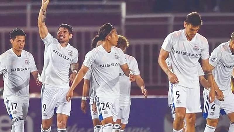 تعثر يوكوهاما يشعل مواجهة النصر