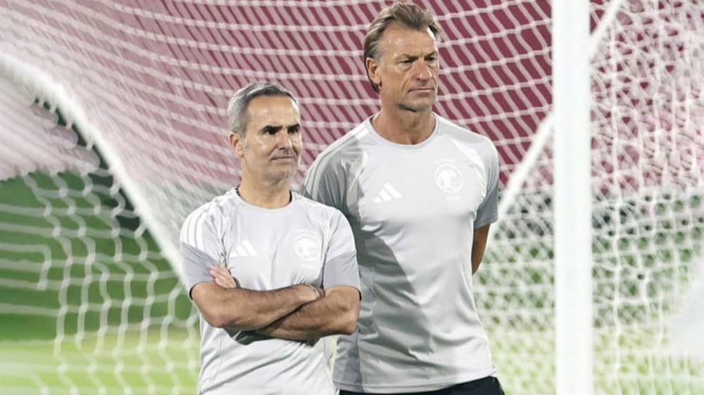 رينارد يعتمد خطة بخمسة مدافعين في مواجهة المغرب