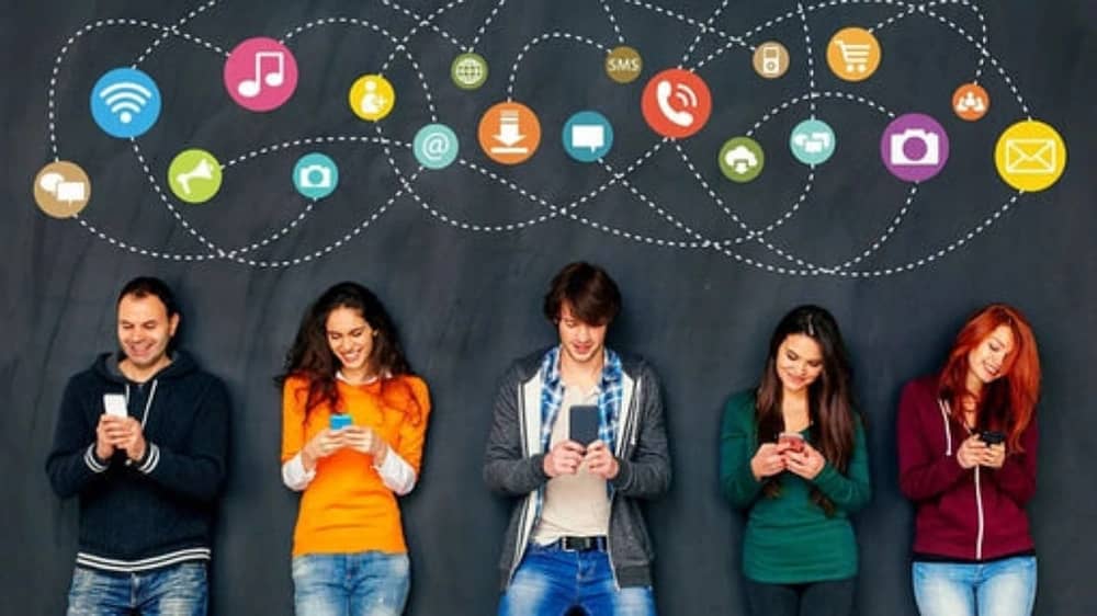 مختص: من يعاني من عقدة نقص يقلد الترندات وقد تسبب اضطرابات نفسية .. فيديو