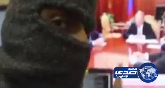 بالفيديو.. هكر سعودي يخترق قناة روسيا اليوم ويجبر المذيع على قول "عاشت حلب"