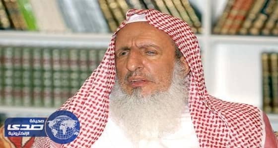 آل الشيخ: تعبد المرأة في بيتها أولى من الاعتكاف بالمساجد