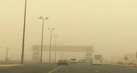 تنبيه.. أتربة تعيق الرؤية على المدينة المنورة