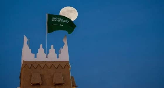 بالصور.. بدر السماء يزيد من أناقة وجمال مهرجان الجنادرية