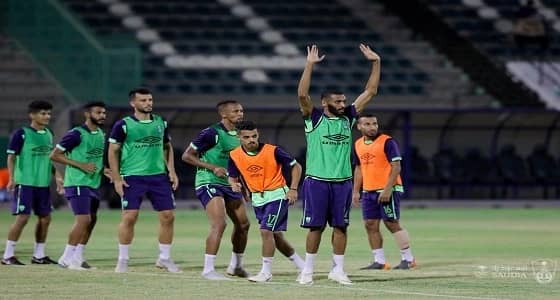 بالصور.. لاعبي الأهلي يؤدون تدريباتهم المسائية