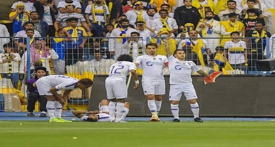 بالفيديو والصور.. هدف سالم الدوسري بديربي الرياض يخطف أنظار الصحف العالمية