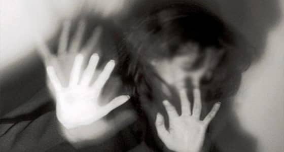 رجل أعمال يغتصب نادلة بعد استدراجها لتوقيع عقد