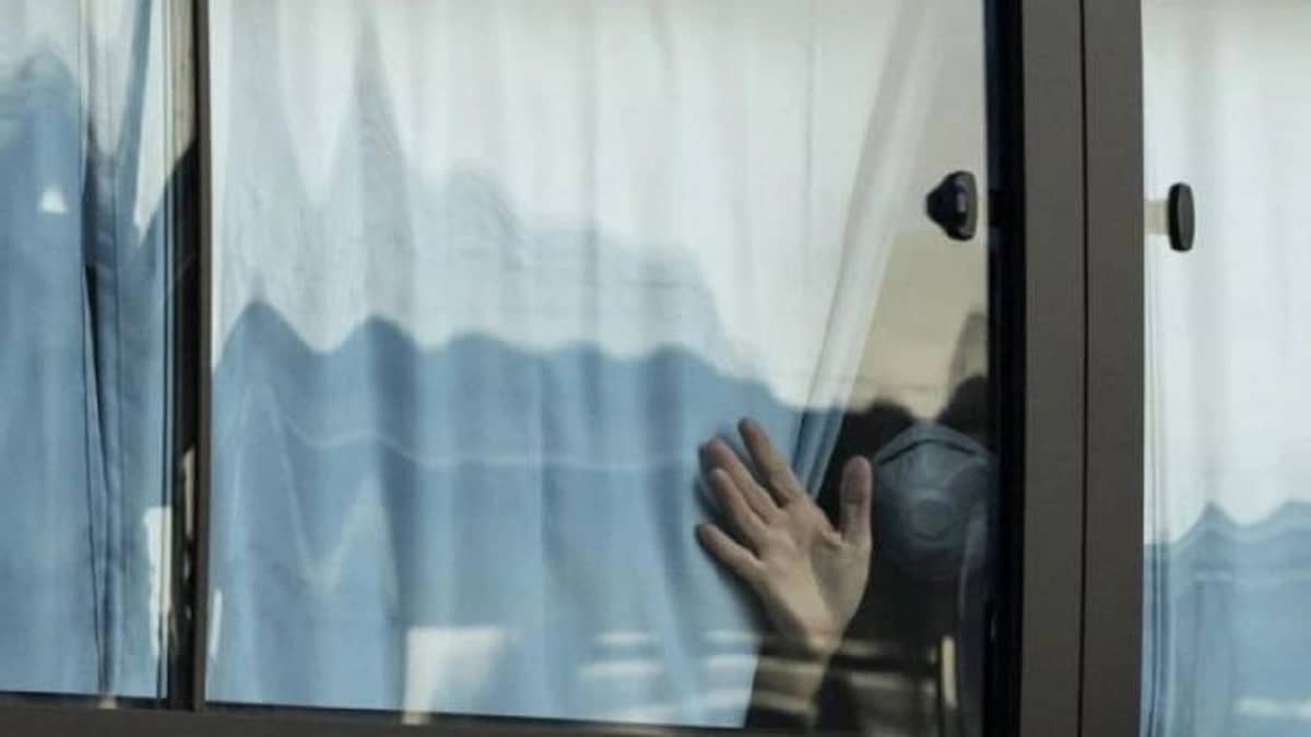 مواطنة تروي كواليس وقتها بالحجر بعد إصابتها وطفلتها وزوجها بالعدوى