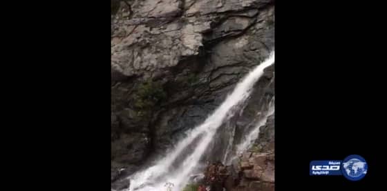 بالفيديو .. شاهد روعة الأمطار على "بني مالك" جنوب الطائف