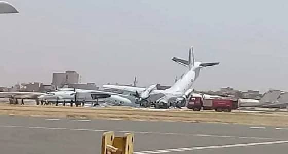 بالصور.. اصطدام طائرتين في مطار الخرطوم