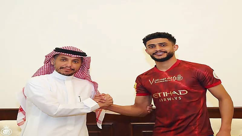 النصر يحسم مصير العمري من التجديد