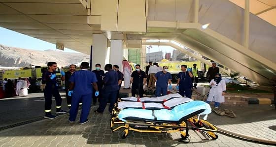 بالصور.. حريق في مبنى فندقي بجبل الكعبة دون وقوع خسائر