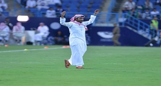 بالصور.. الأمير محمد بن فيصل يحيي الجماهير الهلالية وسط ترحيب كبير من الجمهور