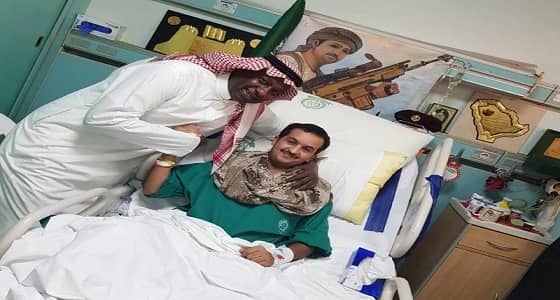 ماجد عبدالله يزور أحد أبطال الحد الجنوبي: " رغم البتر وجهه مبتسمًا "